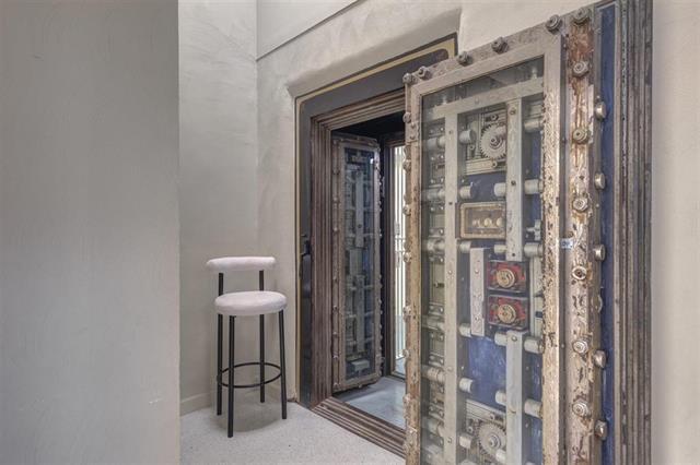 More Photos Of 301 W Main St, Radford Apartments For Sale