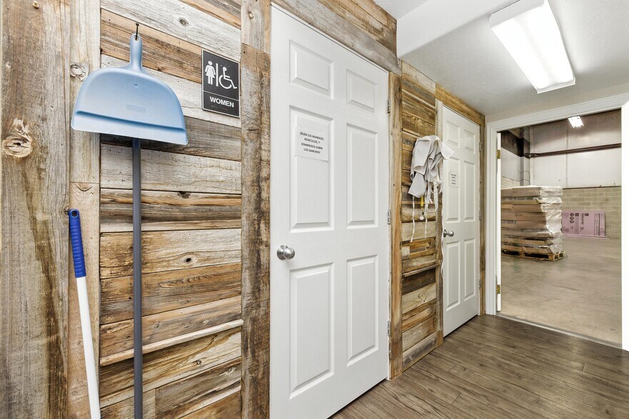 More Photos Of 376-384 Commerce Loop, Orem Manufacturing For Lease