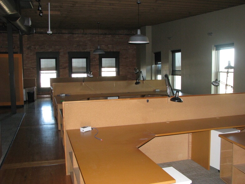 More Photos Of 124 N Broadway, De Pere Loft Creative Space For Lease