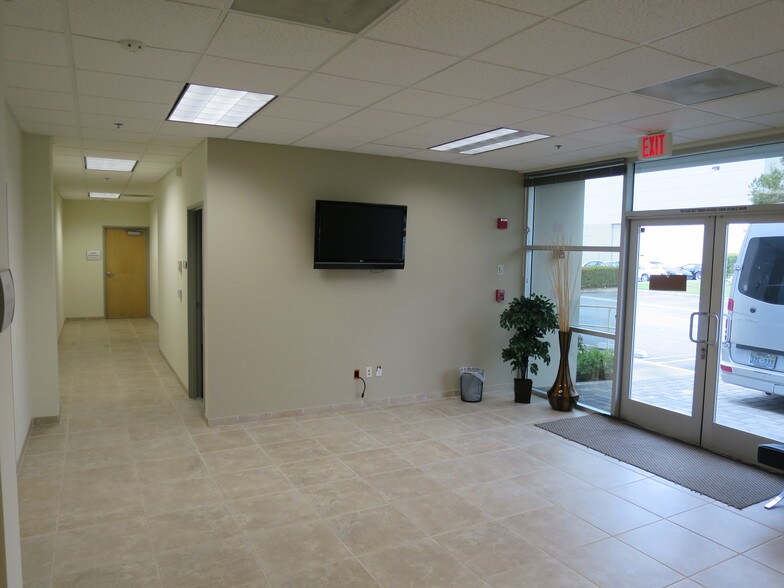 More Photos Of 2972 Columbia St, Torrance Warehouse For Lease