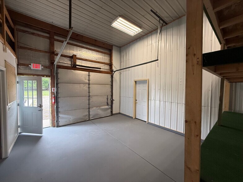 More Photos Of 811 Kim Dr, Mason Warehouse For Lease