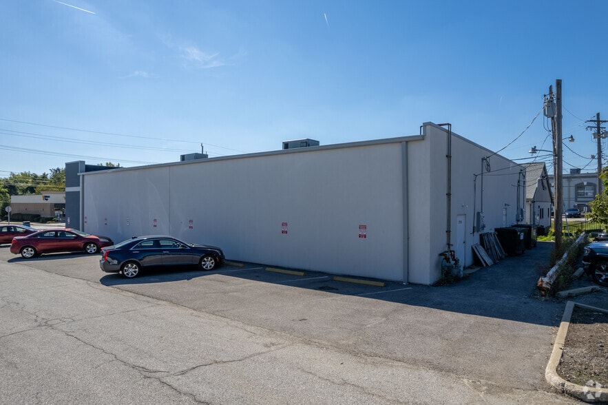 More Photos Of 27879 Chagrin Blvd, Woodmere Freestanding For Lease