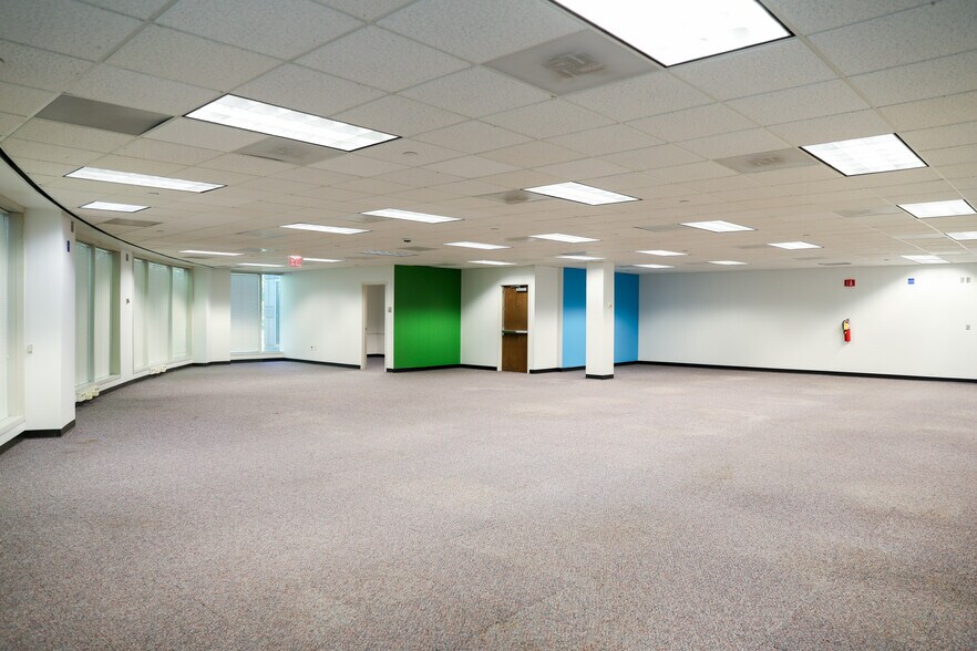 More Photos Of 1001 Windward Concourse, Alpharetta Industrial For Lease