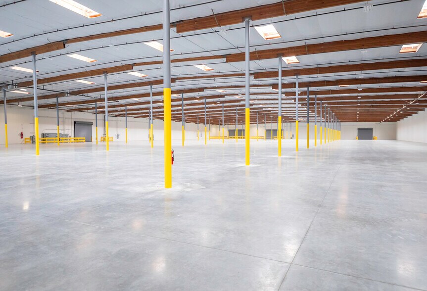 More Photos Of 12450 Foothill Blvd, Sylmar Warehouse For Lease