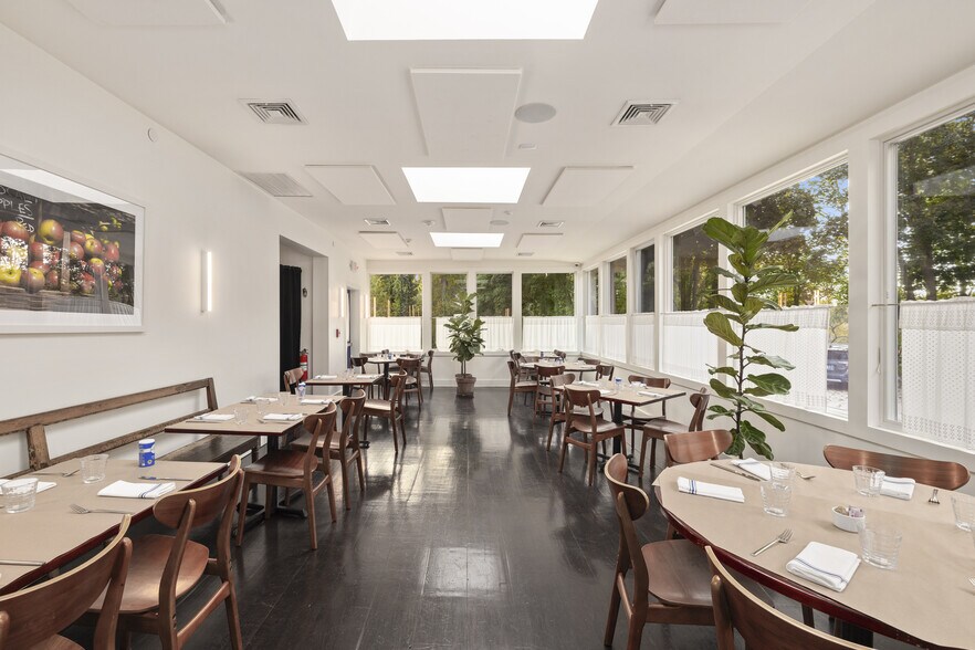 More Photos Of 1970 Montauk Hwy, Bridgehampton Restaurant For Sale