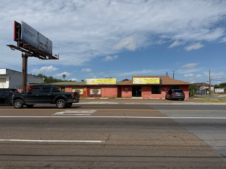 Primary Photo Of 1117-1119 Bustamante St, Laredo General Retail For Sale