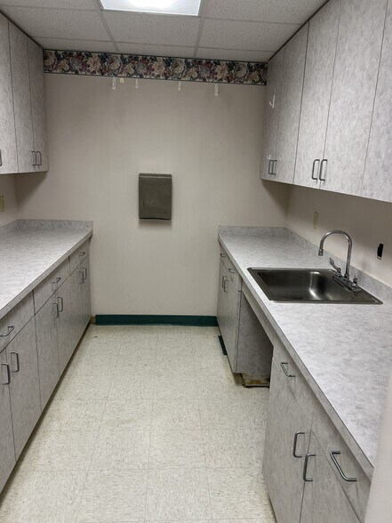 More Photos Of 289 SW Range St, Madison Medical For Lease
