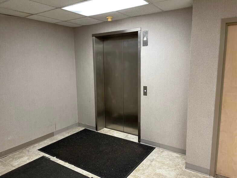 More Photos Of 1553 State Route 27, Somerset Medical For Sale