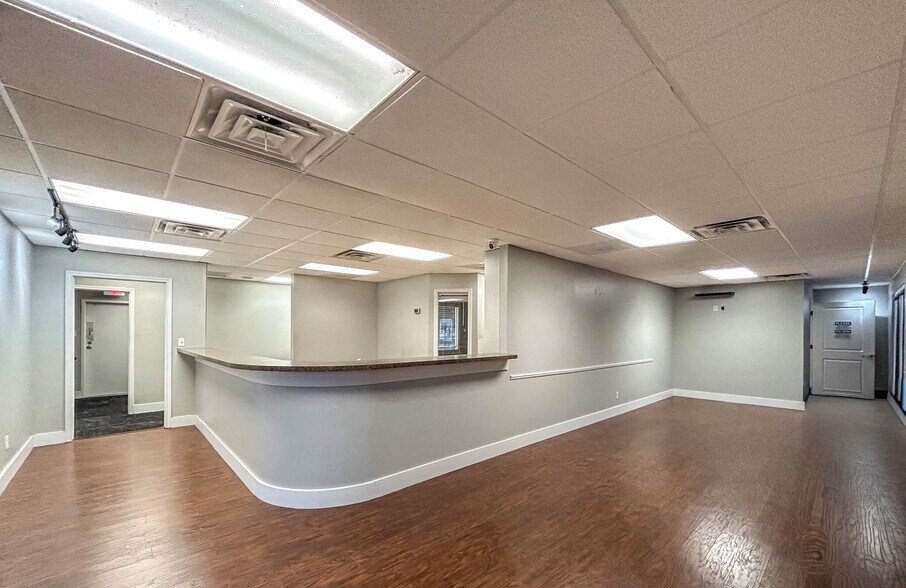 More Photos Of 638 Londonderry Ln, Denton Medical For Lease