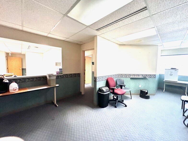 More Photos Of 901 Lincolnway, La Porte Medical For Sale