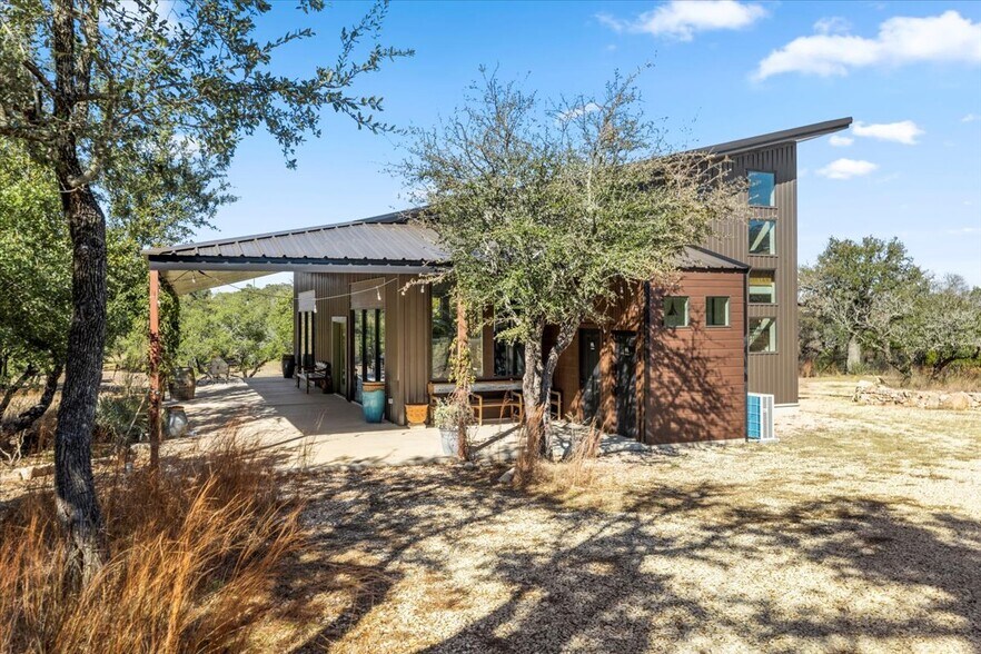 More Photos Of 272 Rocky Road, Johnson City Specialty For Sale