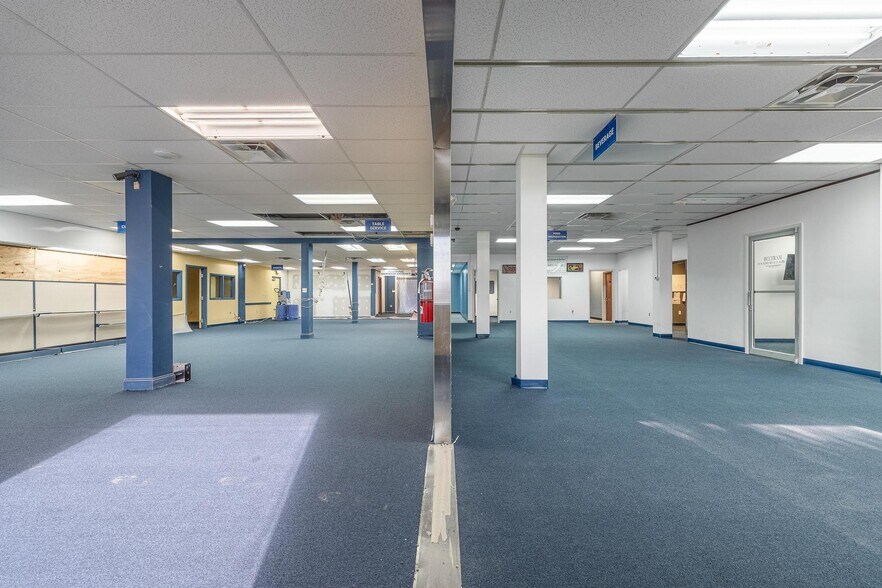 More Photos Of 2546-2578 Fowler St, Fort Myers Warehouse For Lease