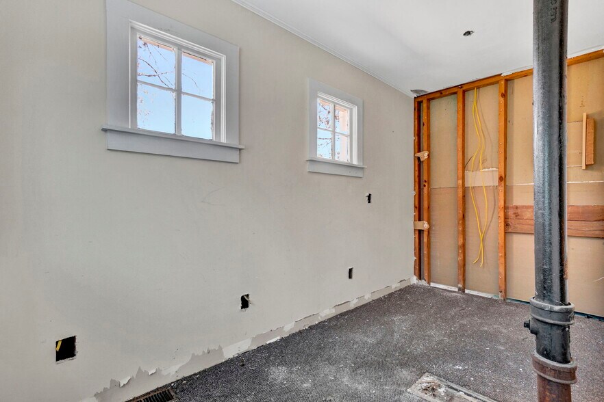 More Photos Of 12117 Highway 221, Woodruff Office For Sale