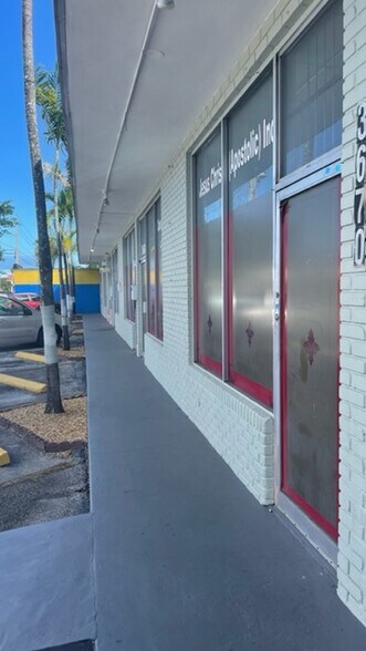 More Photos Of 3658-3674 Davie Blvd, Fort Lauderdale General Retail For Sale
