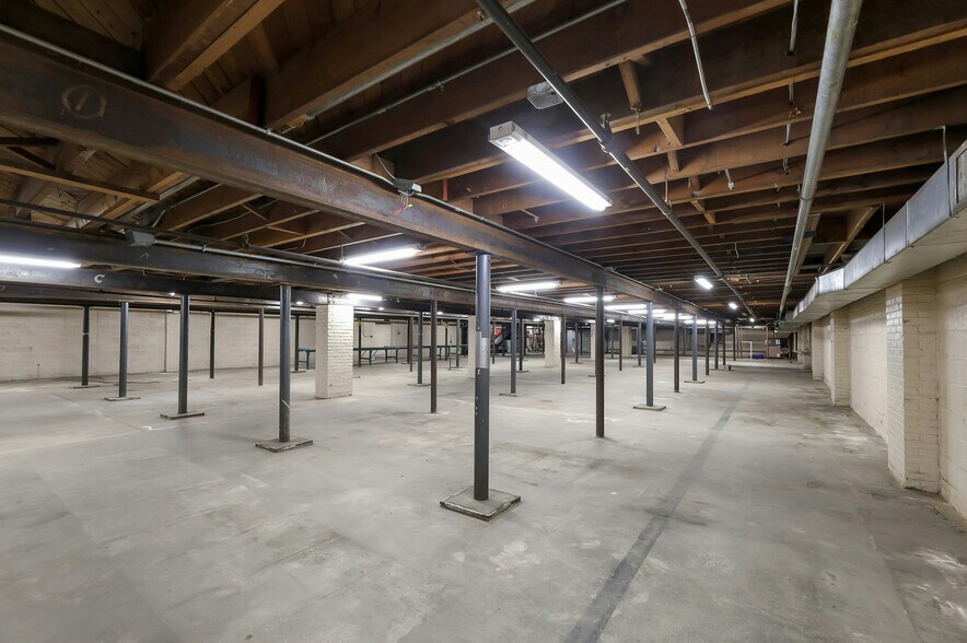 More Photos Of 406 E Madison Ave, Dumont Unknown For Lease