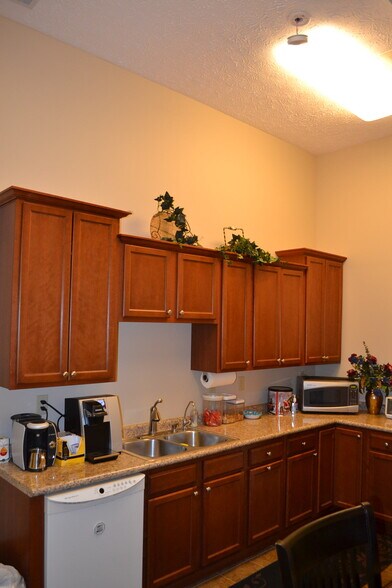 More Photos Of 3930 Mezzanine Dr, Lafayette Medical For Lease