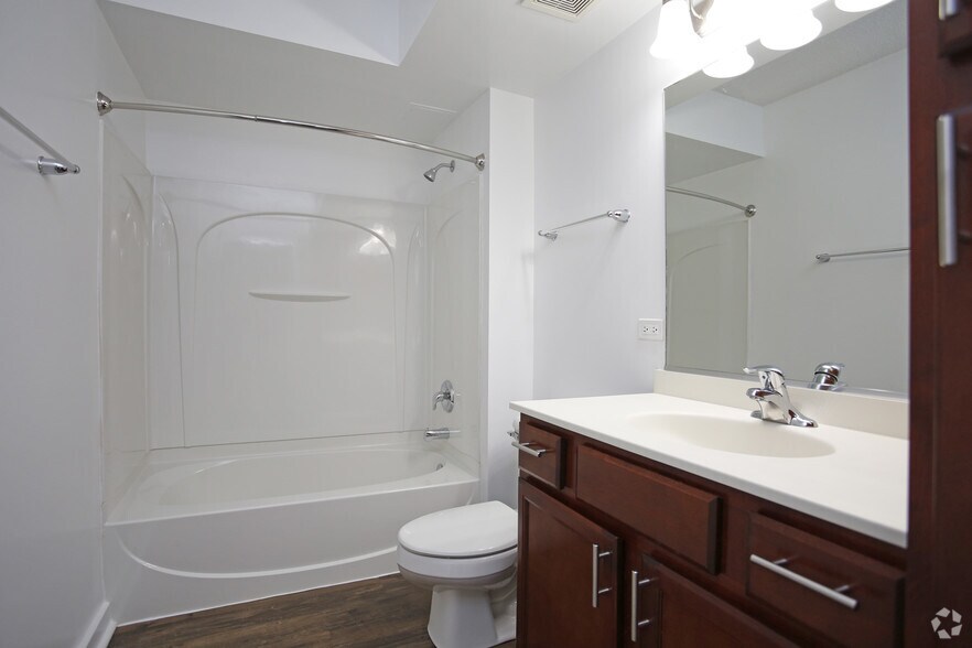 More Photos Of 1255 Town Center Rd, Vernon Hills Apartments For Lease