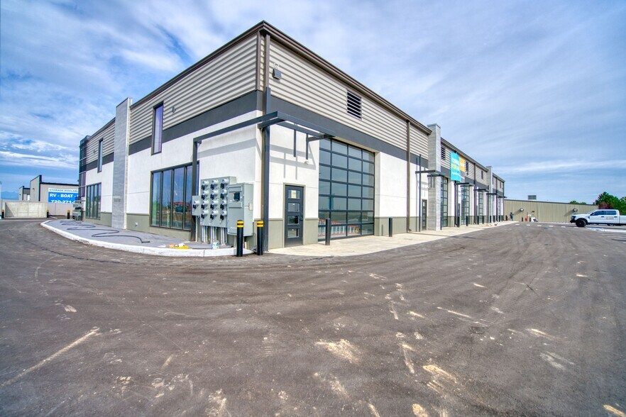 More Photos Of 168 Miller Dr, Dacono Flex For Lease