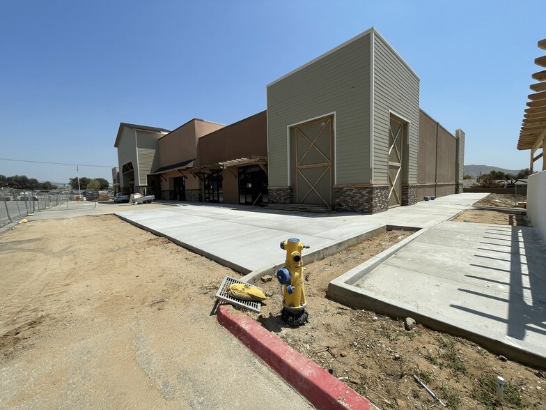 More Photos Of 8254 Mission Blvd, Jurupa Valley Unknown For Lease