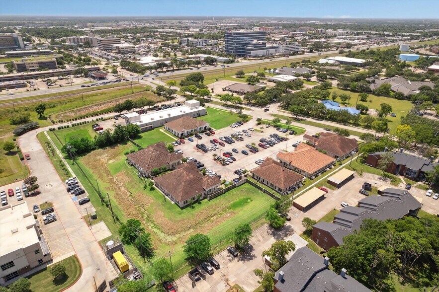 More Photos Of 360 E Medical Center Blvd, Webster Medical For Sale