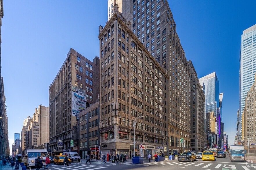 More Photos Of 526 Seventh Ave, New York Office For Lease