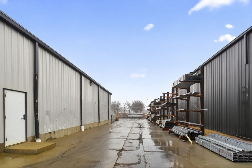 More Photos Of 2609 S Carolyn Ave, Sioux Falls Warehouse For Lease