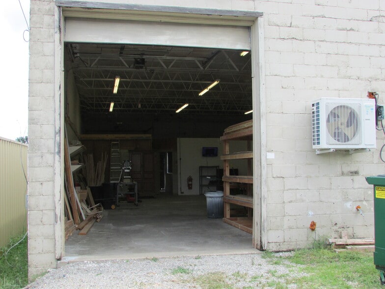 More Photos Of 131 SE Cholwell Ave, Bartlesville Warehouse For Lease