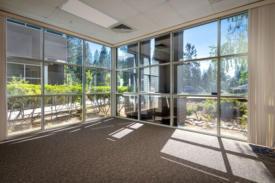 More Photos Of 350 Crown Point Cir, Grass Valley Office For Sale