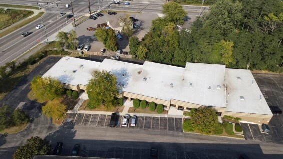 Primary Photo Of 25781 N Hillview Ct, Mundelein Light Manufacturing For Sale