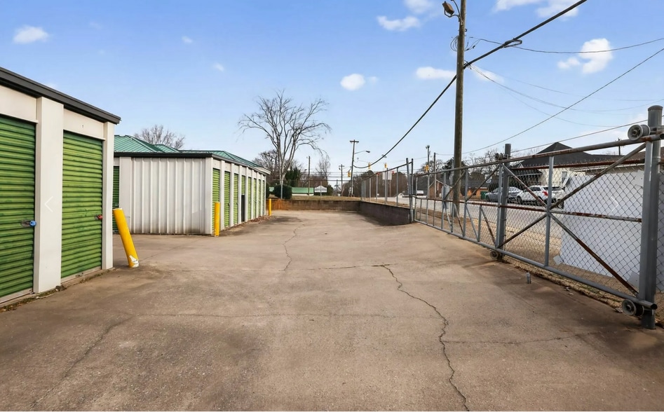 More Photos Of 939 N Logan St, Gaffney Self Storage For Sale