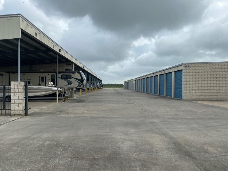 More Photos Of 3902 Highway 146 N, Texas City Marina For Sale