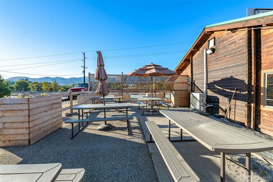 More Photos Of 5720 Vale Rd, Cashmere General Retail For Sale