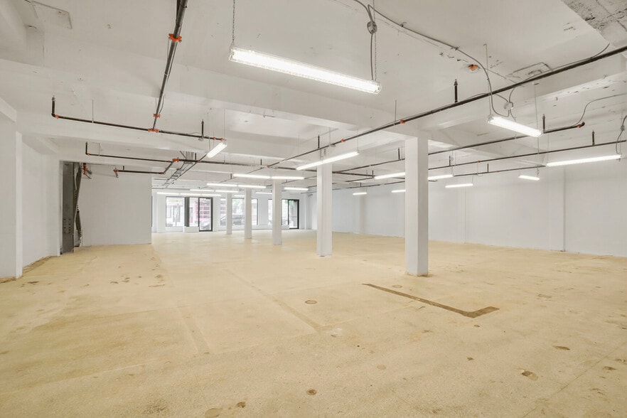 More Photos Of 7472-7480 Rue Saint-Hubert, Montréal Storefront Retail Office For Sale
