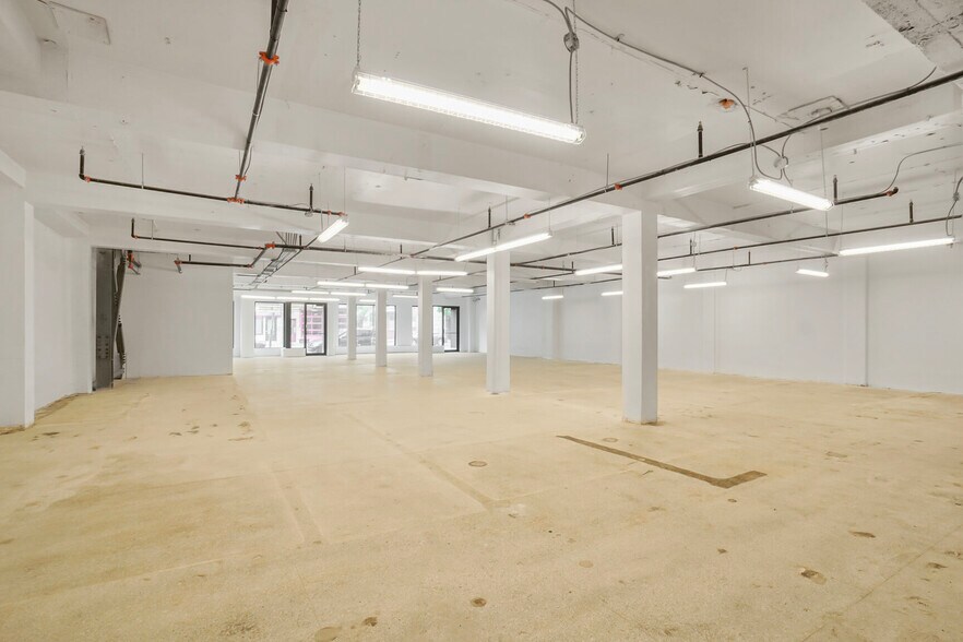 More Photos Of 7472-7480 Rue Saint-Hubert, Montréal Storefront Retail Office For Lease