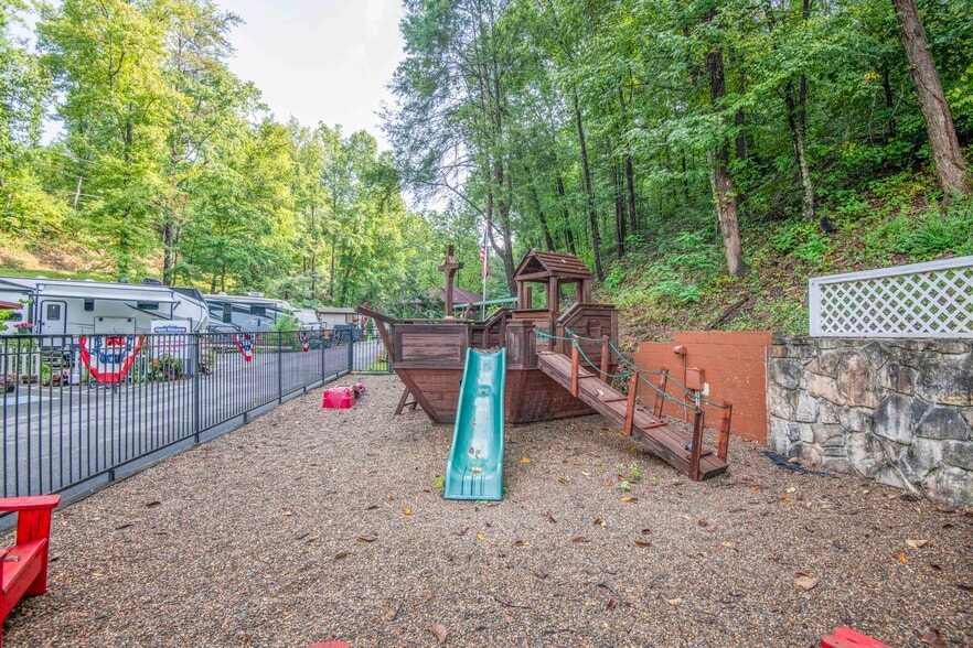 More Photos Of 251 Spring Valley Rd, Pigeon Forge Trailer Camper Park For Sale