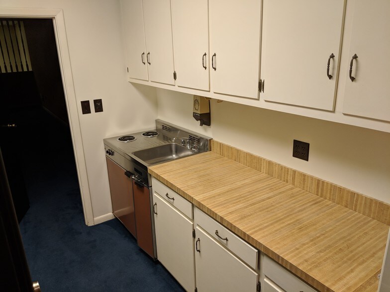 More Photos Of 111 W Pine St, Graham Office For Lease