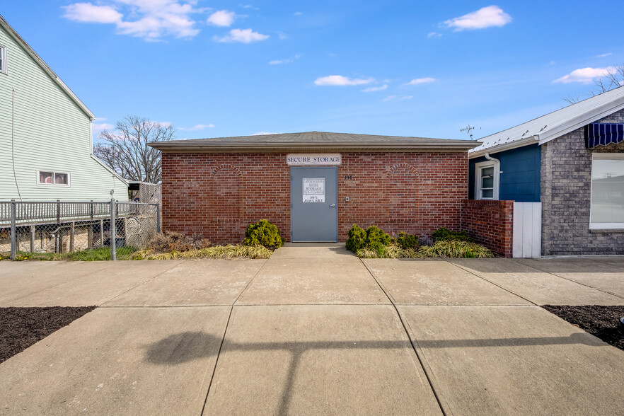 More Photos Of 438 Walnut St, Lawrenceburg Self Storage For Sale