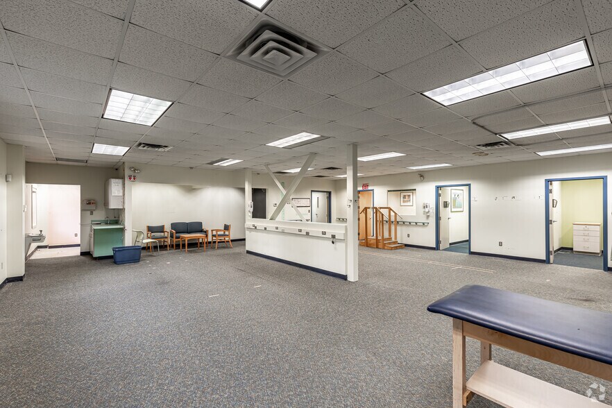More Photos Of 31 Dow Rd, Plainfield Medical For Lease