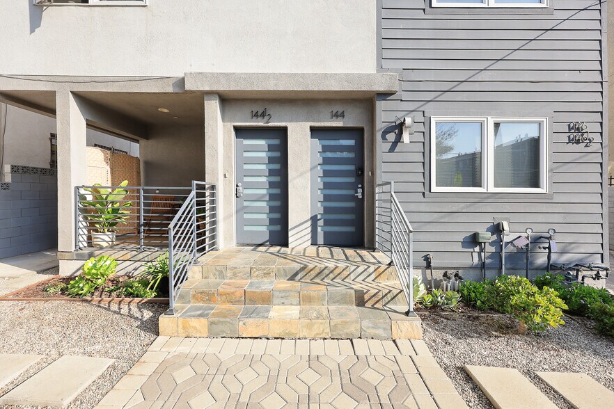 More Photos Of 146 Rosemont Ave, Los Angeles Apartments For Sale