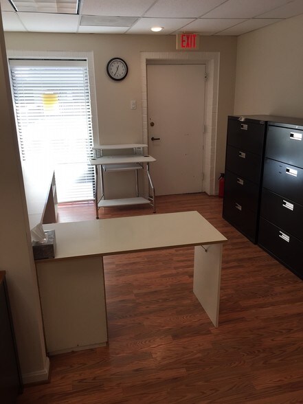 More Photos Of 6116 Rolling Rd, Springfield Medical For Lease