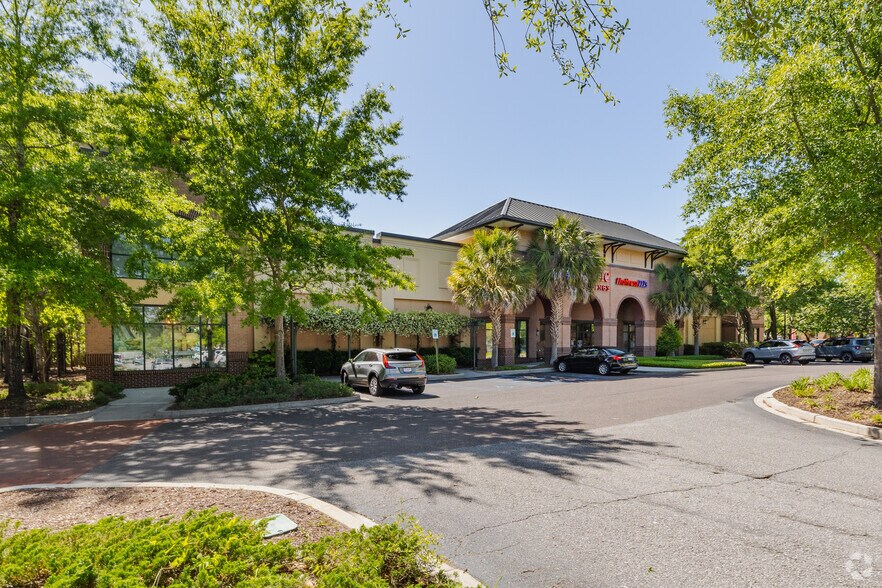 More Photos Of 600 Long Point Rd, Mount Pleasant Unknown For Lease