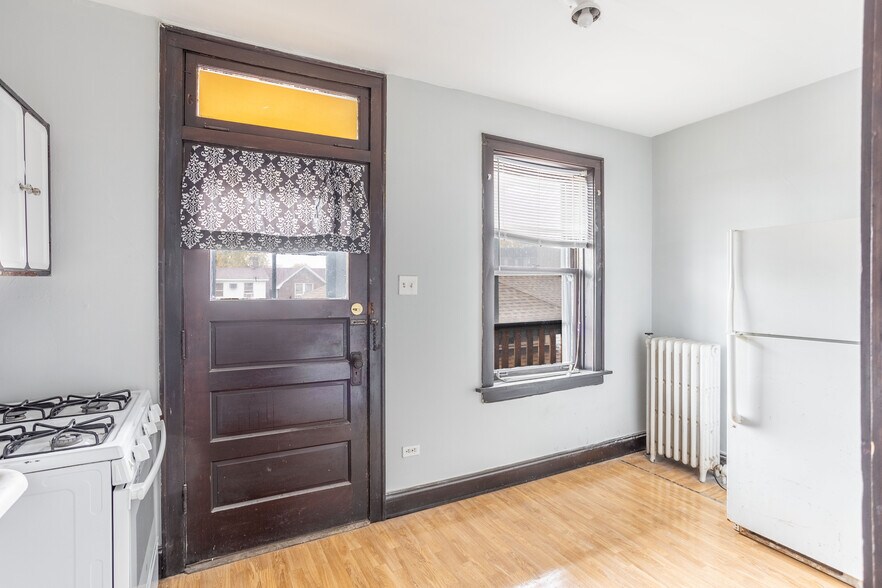 More Photos Of 146 157th St, Calumet City Apartments For Sale