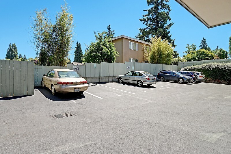 More Photos Of 9800 Roosevelt Way NE, Seattle Apartments For Sale