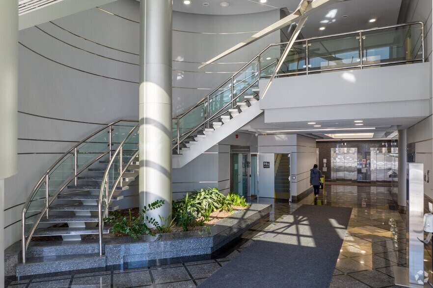 More Photos Of 625 Cochrane Dr, Markham Office For Lease