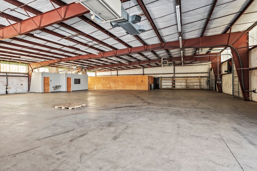 More Photos Of 10490 N NC Highway 150, Clemmons Flex For Sale