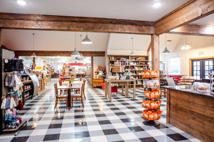 More Photos Of 2015 N Missouri St, Macon Restaurant For Sale
