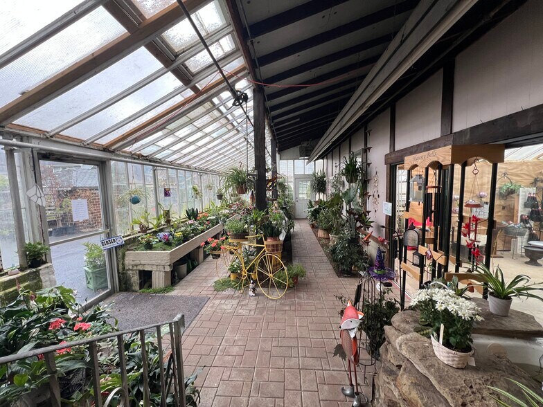 More Photos Of 213 Missouri St., Franklin Garden Center For Sale