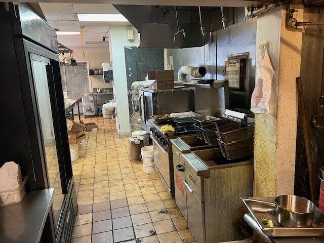 More Photos Of 1975 W Broadway Blvd, Sedalia Restaurant For Sale
