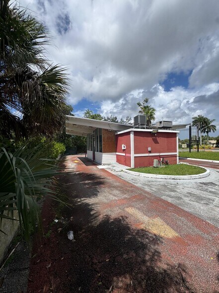 More Photos Of 6014 Kimberly Blvd, North Lauderdale Convenience Store For Sale