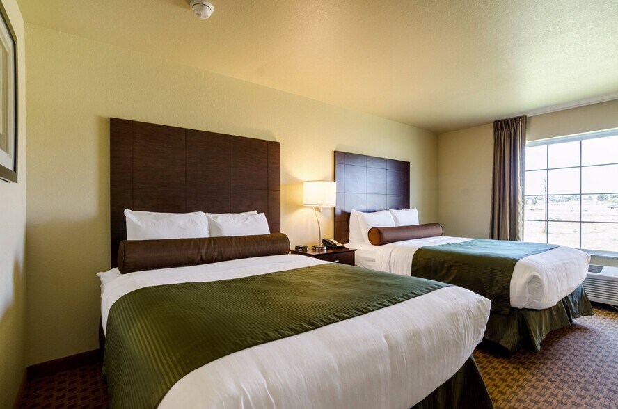 More Photos Of 41502 Harvest Dr, Cambridge Hotel For Sale